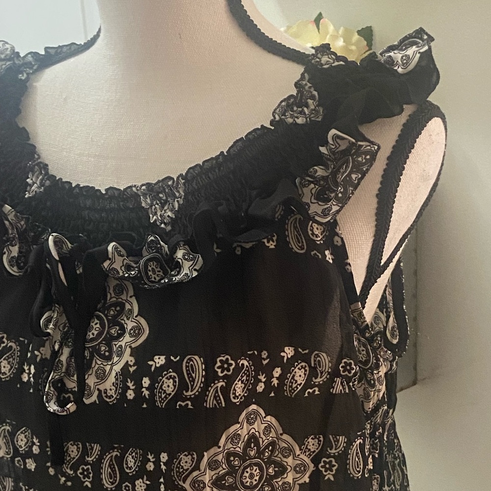 Black and White Paisley Tank Top - Picture 8 of 11
